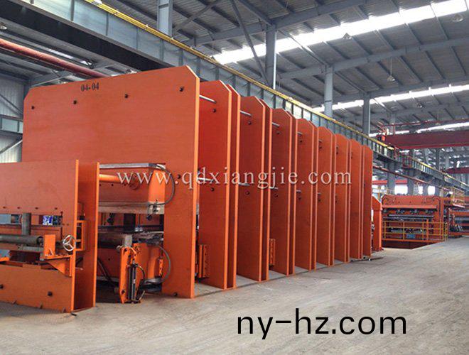 鋼(gang)絲線(xian)輸(shu)送帶生(sheng)産線(xian)