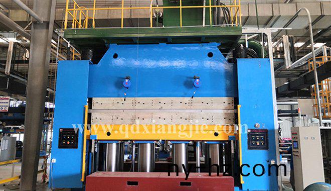 青島(dao)祥(xiang)傑與瑞典吉斯(si)拉(la)維籤訂(ding)的(de)4000*1600*2/2000T硫化機(jī)成(cheng)功(gong)安裝調(diào)(diao)試(shi)完(wan)成(cheng)