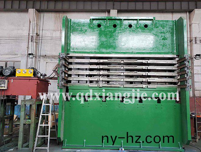 胎(tai)麵(mian)硫(liu)化機(jī)(ji)