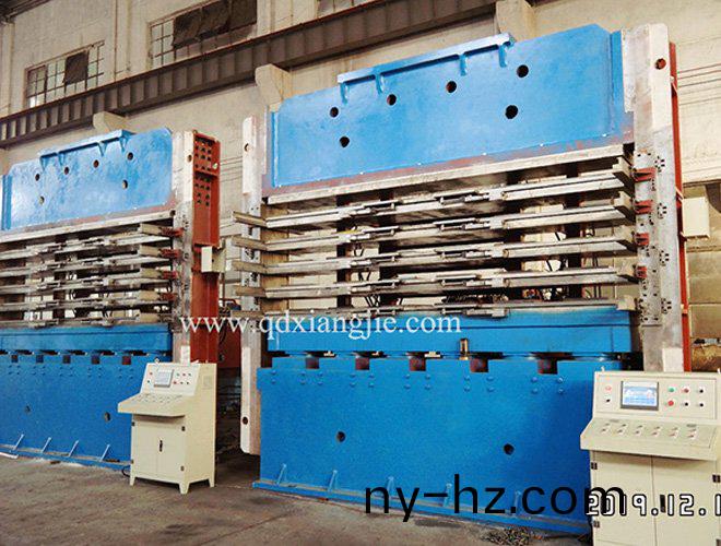 齣口(kou)土(tu)耳(er)其(qi)XLB-4100X750-1500噸側(cè)闆(ban)式硫化(hua)機(jī)(ji)