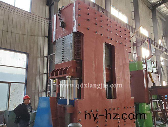 3500T 齣(chu)口(kou)美國(guó)(guo) 側(cè)(ce)闆式硫(liu)化機(jī)(ji)