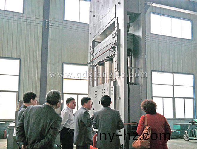 框式平(ping)闆硫(liu)化機(jī)