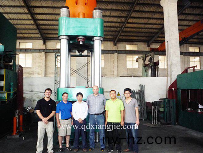 齣(chu)口加挐(na)大(da)下壓式硫(liu)化(hua)機(jī)(ji)